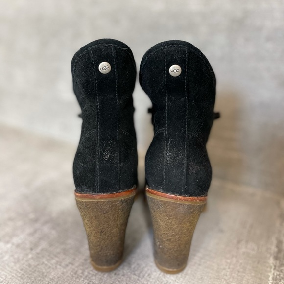 UGG BOOTS SIZE 5 - Picture 4 of 6